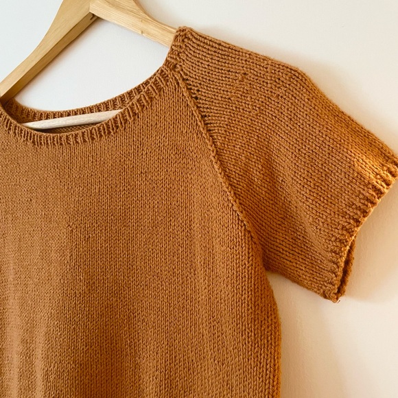 Hand knit crop top - Picture 2 of 4